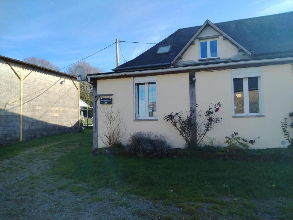 accommodation à la ferme - appartement et mobilhome Lubersac Exterior foto