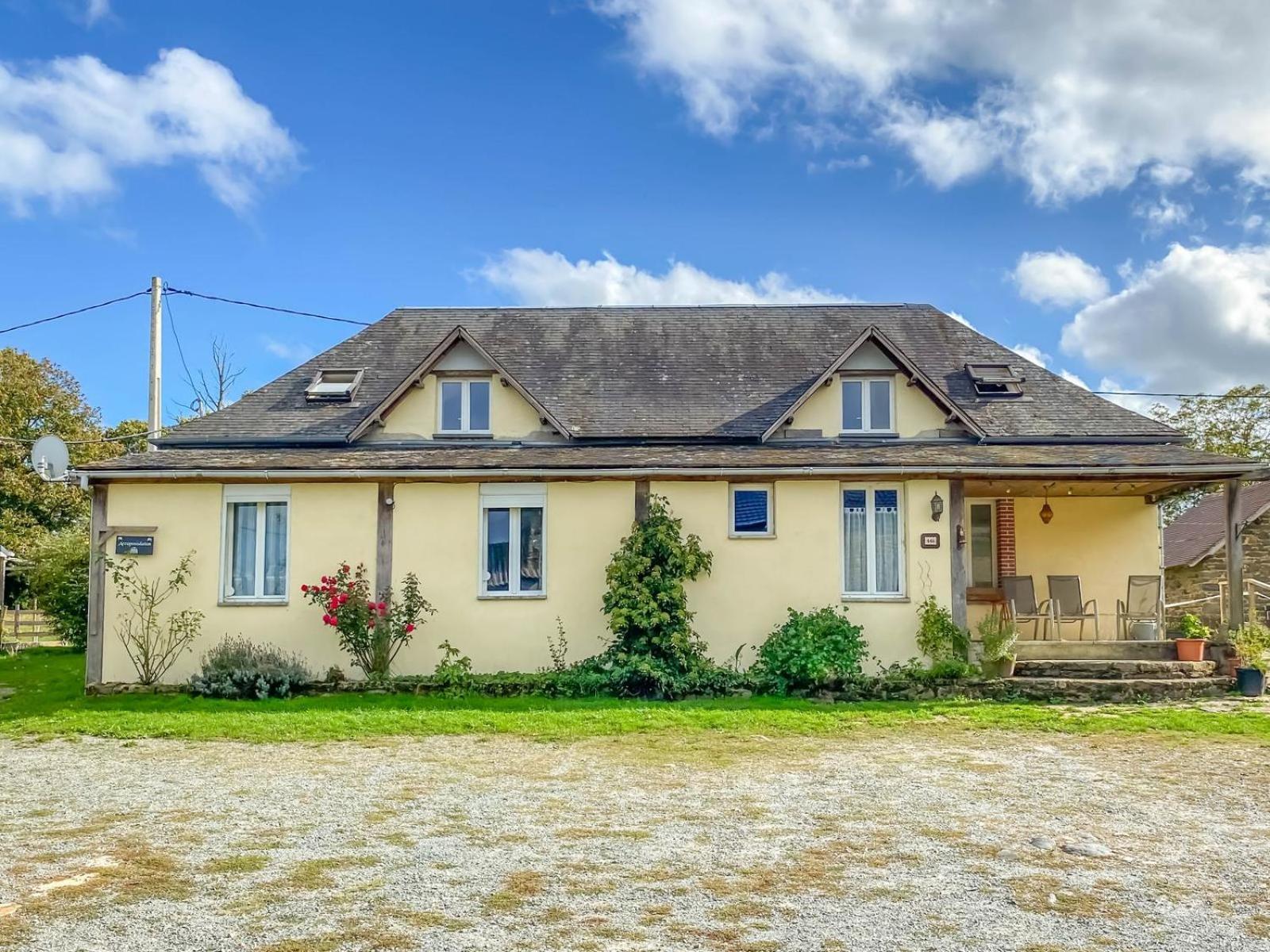 accommodation à la ferme - appartement et mobilhome Lubersac Exterior foto