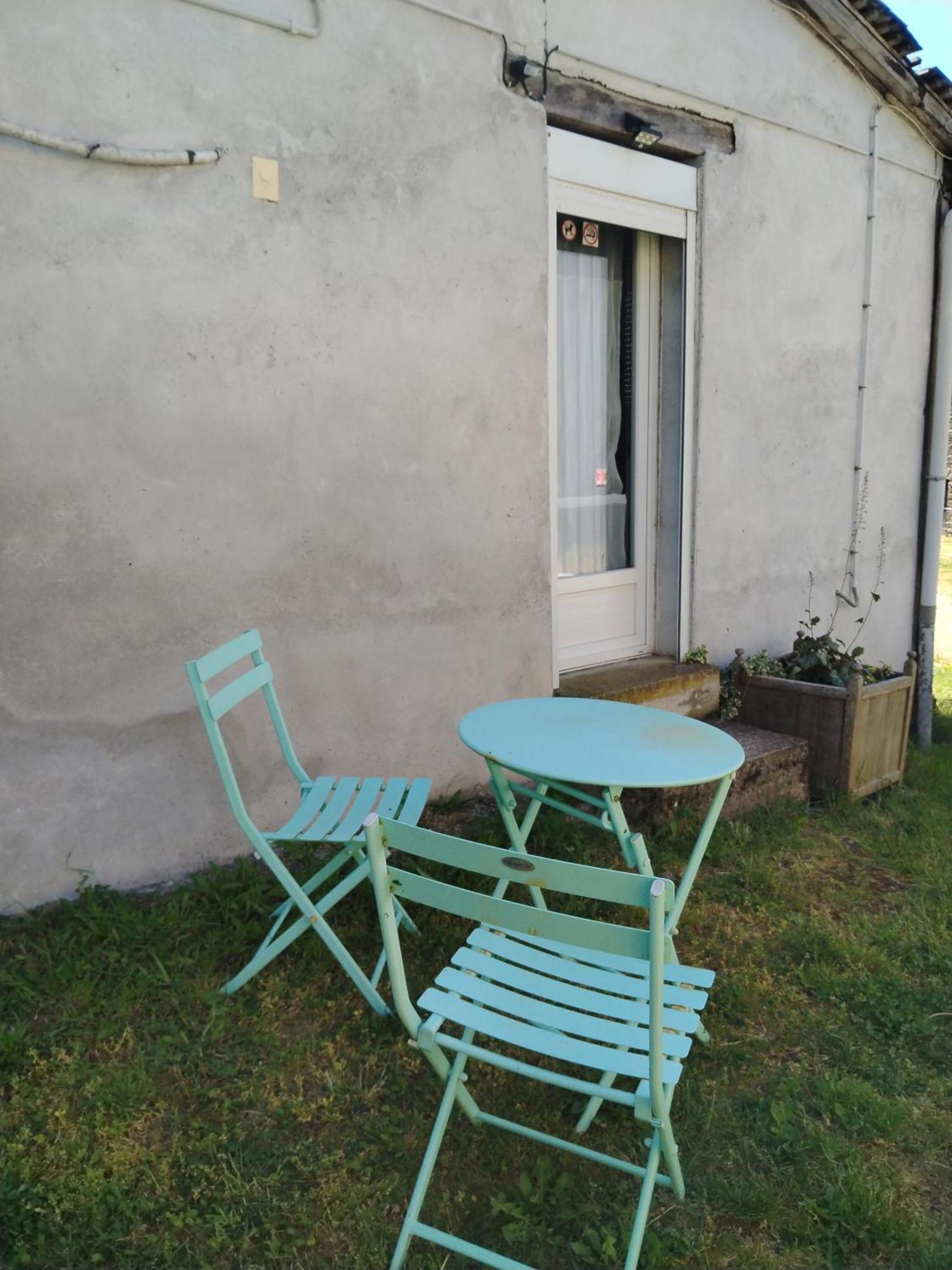 accommodation à la ferme - appartement et mobilhome Lubersac Exterior foto